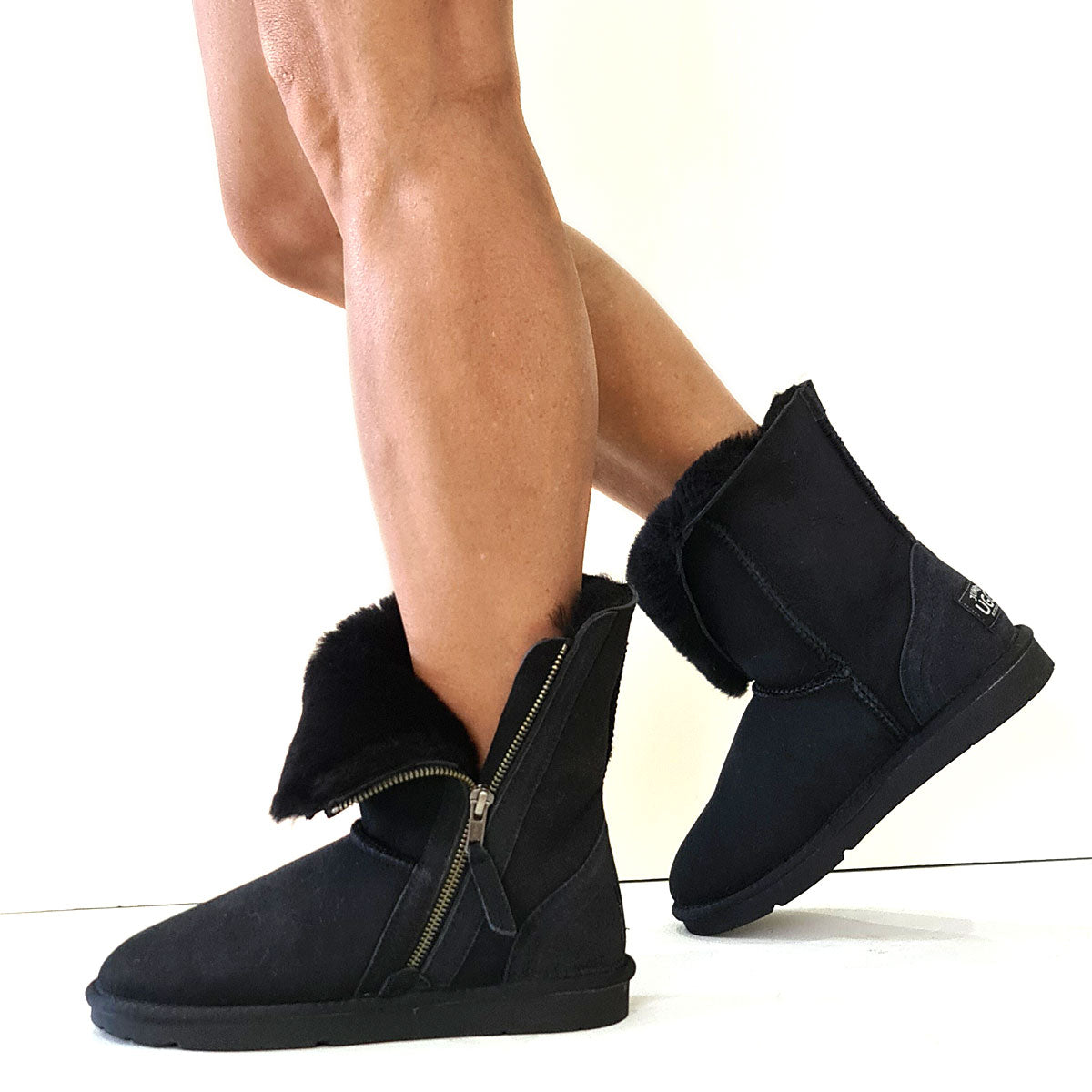 Short Zip Ugg Boots Black